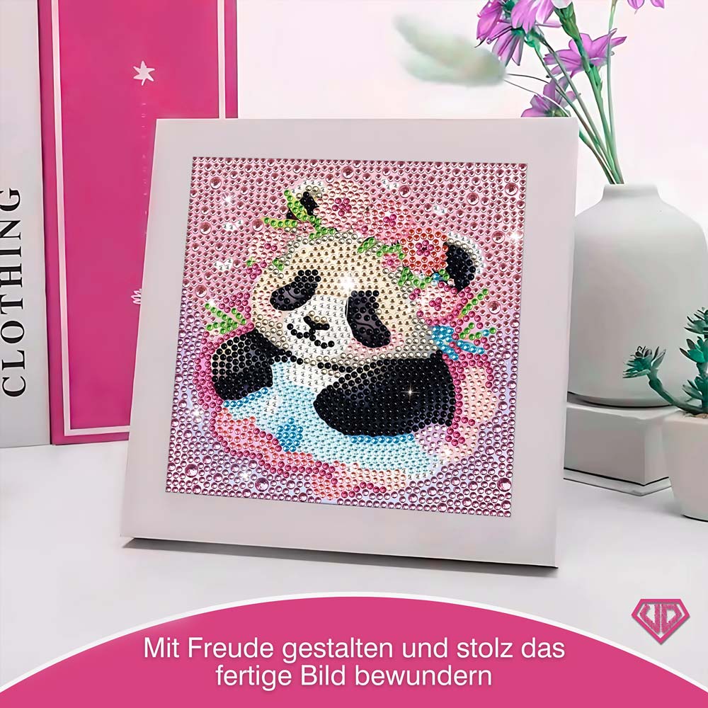 5D Diamond Painting Panda-Prinzessin Miyu mit Strasssteinchen, Unique-Diamond