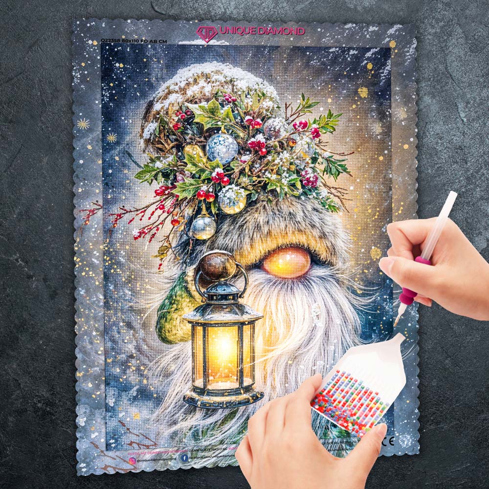 5D Diamond Painting – Winterwichtel mit Laterne, Unique-Diamond